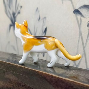 Figurine de chat en verre de Murano, orange et blanc, décoration de bureau moderne, forme irrégulière, ornement de table, cadeau d'anniversaire - Product Image 1