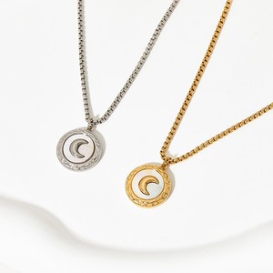 Collier à breloques de créateur de cercle de lune de coquille de perle <span class=keywords><strong>blanche</strong></span> 2023 nouveau style - Product Image 1