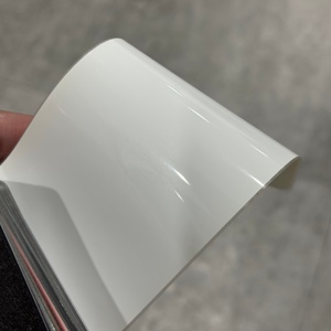 Film vinyle de luxe pour emballage de voiture changement de couleur 7.5mil épaisseur 90% rejet UV IR revêtement de finition blanc Piano haute brillance - Product Image 1