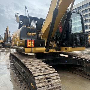 Excavatrice CAT 323D2L d'occasion à faible nombre d'heures de fonctionnement, équipement de construction lourd sur chenilles, jaune, bien entretenue - Product Image 2