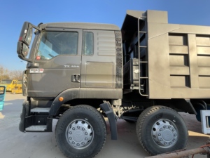 Camion léger diesel Howo 8x4 Euro 2, nouveau camion benne minier 12 roues, capacité de charge 11-20T, direction à gauche, caméra arrière, 251-350HP, 6-8L - Product Image 4