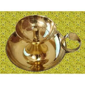 PARIJAT HANDICRAFT Diseño moderno Lámpara de aceite de latón Puja India hecha a mano Aarti & Diya en uno con llama compatible para uso decorativo - Product Image 5