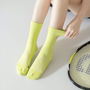 ถุงเท้าแบดมินตัน HSK 005 ระดับมืออาชีพ ปักโลโก้ได้ บุหนานุ่ม กันลื่น รองรับข้อเท้า สำหรับทุกเพศ ขายส่ง - Product Image 3