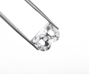 Anillo con Colgante en Forma de B con Diamante Cultivado en Laboratorio de 1.14 CT, 10.0x7.3mm, Color Sal y Pimienta, Certificado IGI - Product Image 1