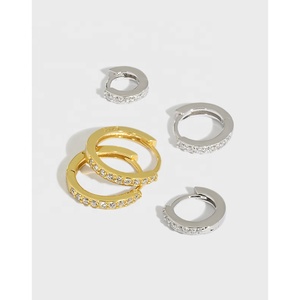 <span class=keywords><strong>Plata</strong></span> de Ley 925 chapada en oro de varios tamaños circón pequeño Micro pavé pequeño aro de oro Huggie pendientes de bebé <span class=keywords><strong>para</strong></span> mujer - Product Image 1