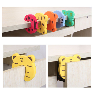 5 pz/lotto sicurezza del bambino per la protezione dei mobili appena nati tappo della <span class=keywords><strong>porta</strong></span> della carta di sicurezza Cute Animal Care Child Lock Finger Protector - Product Image 3