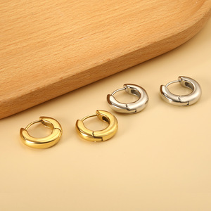 Aros de Acero Inoxidable Chapados en Oro de 18k, Minimalistas, Redondos, Geométricos, Unisex, para Uso Diario - Product Image 2
