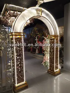 結婚式のステージの装飾のための2.8M LEDファッションデザイン中空アウトU字型ゴールドメタルウェディングアーチ