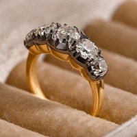 Style géorgien, argent S925 fortement plaqué or 18 carats, avec finition dégradée bicolore noir et or et cinq moissanites