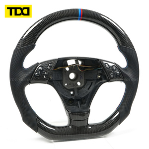 Volant en cuir suédé italien personnalisé TDD avec fibre de carbone pour BMW E39 - Product Image 2