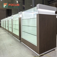 Vitrine de présentation en verre trempé verrouillable avec éclairage LED, cadre en bois robuste et écologique, unité de comptoir à étagères personnalisables