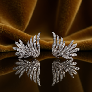 Orecchini di Diamanti Bianchi Champagne per Donne, Lussuosi per Matrimoni, Taglio Baguette Naturale Affusolato, Oro Bianco Certificato GIA - Product Image 2