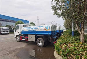 Japón 4000 litros pequeño Nuevo Acero inoxidable tanque <span class=keywords><strong>de</strong></span> <span class=keywords><strong>agua</strong></span> <span class=keywords><strong>potable</strong></span> camión todoterreno camión <span class=keywords><strong>de</strong></span> <span class=keywords><strong>agua</strong></span> para la <span class=keywords><strong>venta</strong></span> portador para la limpieza <span class=keywords><strong>de</strong></span> carreteras - Product Image 5