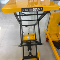 Chariot élévateur à ciseaux électrique mobile sécurisé avec batterie rechargeable et table de levage hydraulique pour le transport de marchandises en entrepôt