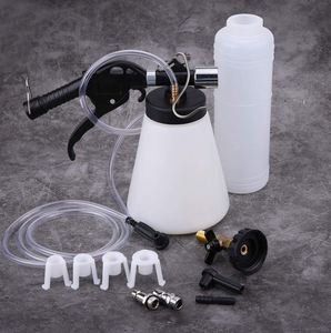 ชุดเปลี่ยนถ่ายน้ำมันเบรกแบบใช้แรงดันลม พร้อมอุปกรณ์ดูดอากาศสำหรับอู่ซ่อมรถ - Product Image 5