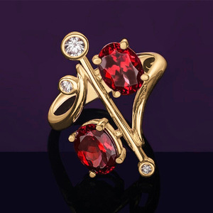 Anillo de Compromiso de Oro Sólido de 18K para Mujer T0942 con Rubí y Diamantes, Corte Ovalado, Piedra Principal de Color G Natural y Piedras Laterales - Product Image 1