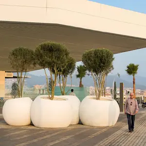 Projet vert de paysage de rue ronde grands planteurs extérieurs commerciaux d'arbre de fibre de verre