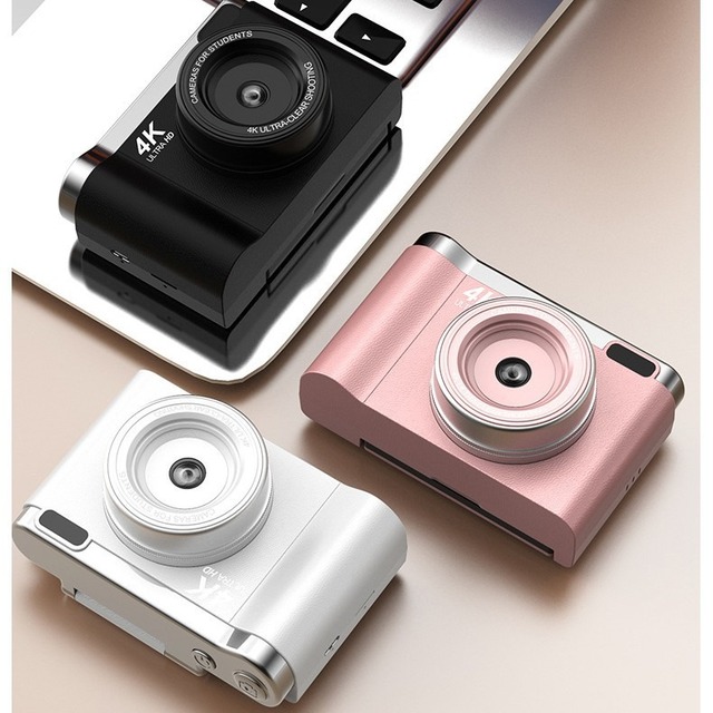 Retro CCD Digital Camera HD Portable Student Camera 75MP 2.8-inch LCD Flip Screen Type-C for Vlog and Selfie Shooting