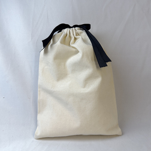 Pochette en coton biodégradable personnalisée avec logo, sacs à cordon en coton pour vêtements et chaussures - Product Image 3