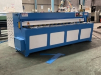Machine de découpe électrique semi-automatique de haute qualité pour métaux, épaisseur 1,5 mm, guillotine à pompe à engrenages, coupe maximale 2500 mm