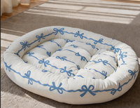 Lit pour chien et chat en peluche moderne, mignon et apaisant, en forme de beignet, avec tapis intégré
