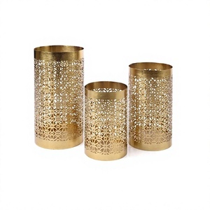 Porte-bougie votif en métal couleur or, design fabuleux, lot de trois porte-bougie votifs de différentes tailles, forme ronde. - Product Image 1