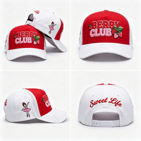 Gorra de Béisbol de Moda para Mujer, Estilo Dulce, Bicolor, con Bordado de Letras BERRY CLUB y Fresa, y Bordado Trasero de Bailarina y la Frase "Sweet Life"