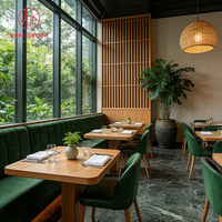 Ensemble de sièges en velours vert foncé modernes et droits, avec chaise en cuir, structure en bois, table en marbre, mobilier pour salle à manger, hôtel, restaurant