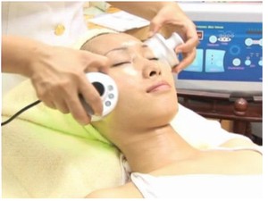 Equipo de belleza de uso doméstico, masajeador de estiramiento facial y cuello, máquina de corriente biológica para crecimiento de suero capilar - Product Image 6