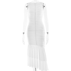 Vestido midi fruncido de un solo hombro con capa transparente para la noche - Product Image 5