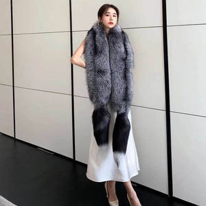 Sciarpa/Stola di Pelliccia Bianca Invernale MWFur Fashion, Lussuosa Sciarpa/Stola in Pelliccia di Volpe con Coda per Donna - Product Image 3
