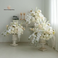 Accessoires de décoration de mariage : Colonnes romaines, pots de fleurs, chemins de table, présentoirs de vitrine, décorations pour événements d'ouverture, fleurs en flocage