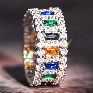 Anello Geometrico Quadrato con Zirconi Colorati per Donne, Gioiello da Dito Alla Moda e Unico - Product Image 6