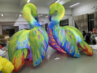 Lumières LED gonflables de dessin animé avec flamants roses colorés et dynamiques pour la décoration de scène à des fins publicitaires