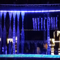 Cascade d'eau numérique en acier inoxydable sur mesure avec design moderne pour projet de décoration murale extérieure
