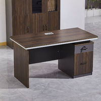 Bureau d'ordinateur individuel durable pour employé, poste de travail de bureau moderne et simple pour le personnel