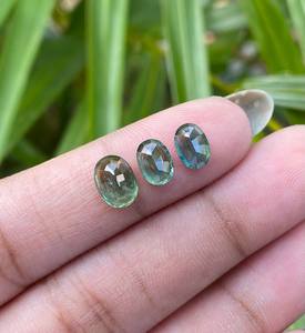 พลอยแซฟไฟร์สีเขียวทรงรีแบบธรรมชาติ |   แซฟไฟร์แฟนซีสำหรับแหวนแต่งงานและแหวนหมั้น - Product Image 1