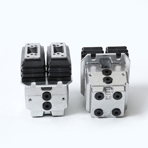 Válvula de pie para excavadora, pieza de control del mecanismo de desplazamiento - Product Image 1