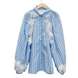 Blusa Casual de Otoño para Mujer, Azul a Rayas, de Poliéster Satinado, con Ribete de Encaje, Manga Abullonada con Borlas, Cuello Camisero, Corte Regular - Product Image 3
