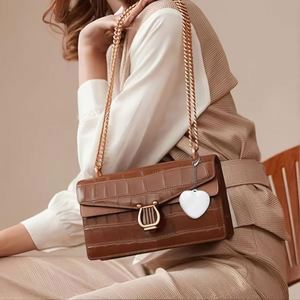 Bolso de Mano Personalizado para el Día de la Madre con Llavero con Sensor Automático de Luz en Forma de Corazón para Bolso - Product Image 5