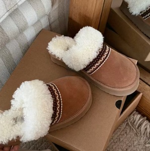 Bottes de neige épaisses tissées ethniques pour femmes avec bordure en <span class=keywords><strong>fourrure</strong></span> roulée et demi-sandales doublées de polaire pour un confort extérieur chaud - Product Image 3