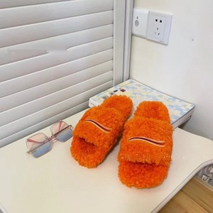 Pantuflas Afelpadas para Parejas Tallas Grandes, Otoño Invierno 2026, de Lana de Cordero, para Uso en Exteriores, Versátiles, con una Sola Correa - Product Image 1