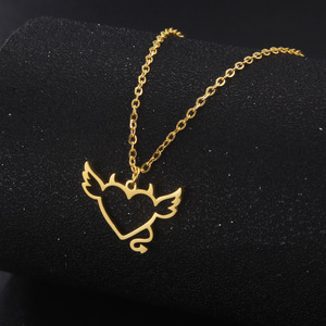 Nouveau Collier Cœur Créatif en Acier Inoxydable, Pendentif Amour Creux Tendance, Plaqué Or, pour Couples - Product Image 1