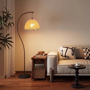 Lampada da Terra Vintage Francese Color Crema, Design Moderno a Fungo, in Ferro, per Camera da Letto, Soggiorno, Hotel, Luce Laterale Divano, E27, Lampada ad Arco a Piantana - Product Image 1