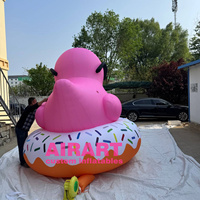 Anneau de natation de ballon de canard rose de nouvelle forme, mascotte gonflable de canard d'anneau de natation pour la décoration extérieure de fête d'été