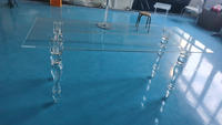 Table de banquet en acrylique avec structure transparente stable, design moderne pour une utilisation dans les fermes et lors d'événements de mariage