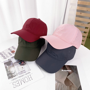 Nuevo Tipo de gorra de camión de algodón sólido informal para mujeres y hombres, gorra de béisbol de verano en blanco y negro, gorra Snapback de malla fresca para papá - Product Image 1