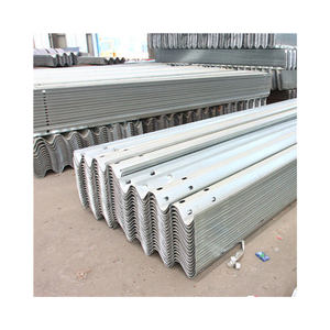 Capuchon en caoutchouc pour garde-corps routier en acier en forme de W - Product Image 2