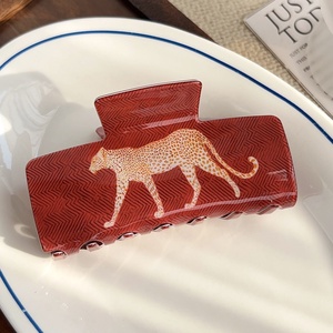 กิ๊บติดผมลายเสือดาว PVC น้ำหนักเบา ดีไซน์หรูหรา คุณภาพสูง กิ๊บหนีบผมสุดหรู สำหรับผู้หญิง เครื่องประดับผมสำหรับงานแต่งงาน - Product Image 2