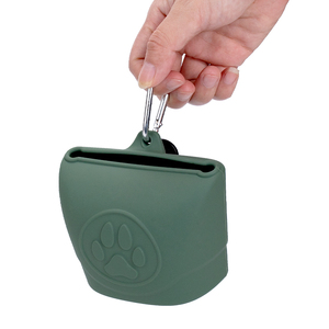 Piccola Borsa da Addestramento Portatile per Cani, Sacchetto in Silicone per Snack con Chiusura Magnetica e Clip da Cintura - Product Image 4